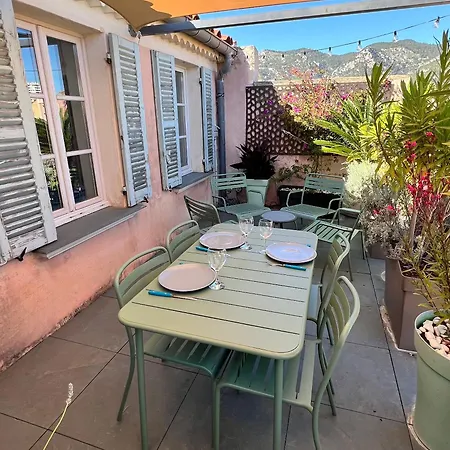 2 Pieces Avec Grande Terrasse - Centre De