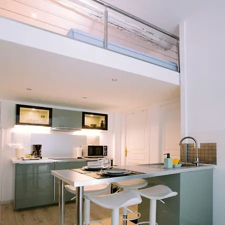 2 Pieces Avec Grande Terrasse - Centre De *